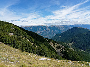 Vista verso la Valle Roveto da Cima Costa Comune.