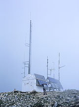 I ripetitori sulla cima di Monte Petrella.