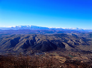 La catena del Sirente ed i Monti di Campo Felice visti da Monte Picca.