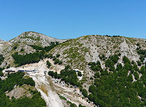 Vista su Monte Arso (al centro) e Monte delle Lenzuola (sulla sx).