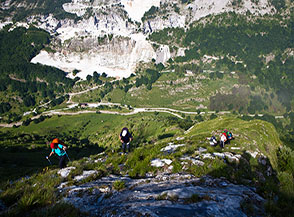 Sul ripidissimo e aereo crinale che ci guida alla Bacola Bianca.