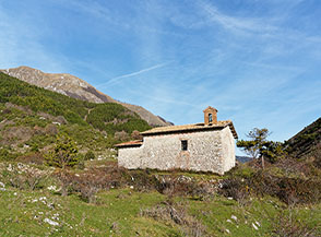La chiesetta di San Lorenzo sopra Micigliano.