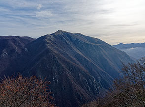 Vista sul Monte Giano dalla cima del Monte Porillo.