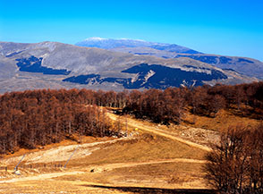Dal Pizzo Alto vista verso il Monte Rotella e la Majella.