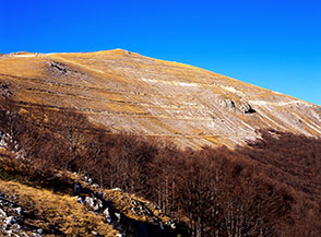 Anticima Sud-Est del Pratello, lungo la cresta che sale da Pizzo Alto.