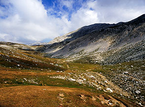 La testata della Valle Monacesca, quello sulla dx in fondo &egrave; Monte Cavallo.