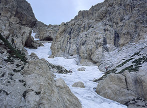 Il canalone sommitale in cui sfocia la Via dei Laghetti.