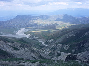 Vista su la Fornaca, Campo Imperatore e Monte Bolza dalla Sella del Monte Camicia.