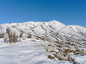 Dalla cima del Mone Rimagi panorama verso nord, sullo sfondo la cima pi&ugrave; elevata &egrave; il Monte San Nicola.