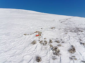Tracce di sentiero tra la neve (alle pendici del Costone di Valle Faito).