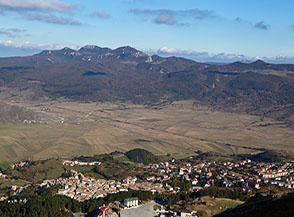 Pescocostanzo visto dalla cresta del Rotella.