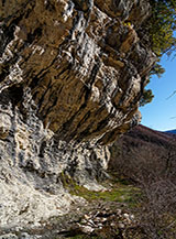 Una bellissima volta striata che s&rsquo;incontra ai piedi di una parete in Valle Ravara.