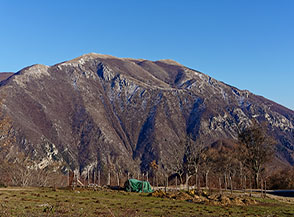 Vista sul Monte Giano versante occidentale.