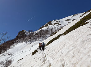 In traverso per entrare nell&rsquo;ampio Canale di Lamata.