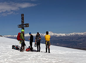 Alla croce di Monte Rotondo con vista sul Gran Sasso.