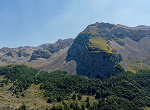 Vista sull&rsquo;Alta Valle di Teve dal Male Passo, di fronte a noi il Crestone Nord di Cimata di Rava Palazzo.