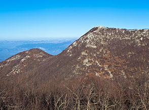 Il Monte Revole ripreso da sud-ovest.