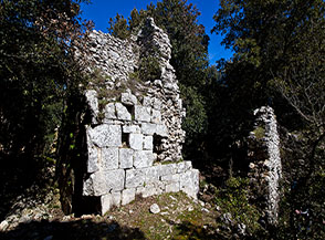 Scorcio sui ruderi dell&rsquo;Abbazia della Ss.Trinit&agrave; (area interna).