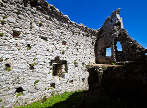 Scorcio sui ruderi dell&rsquo;Abbazia della Ss.Trinit&agrave; (lato nord).
