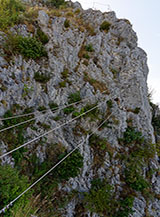Il primo ponte tibetano monofune della ferrata del Redentore.