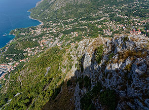 La spettacolare vista sulla costa che si gode dalla ferrata del Redentore sopra Maratea.