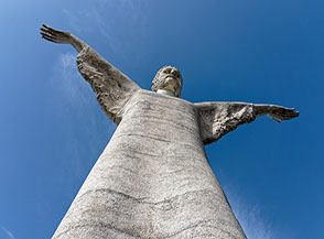 Ai piedi del Cristo Redentore di Maratea.