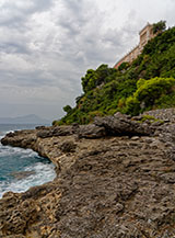 La costa di Punta San Pietro sotto Villa Nitti.