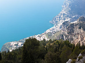 Vista su Positano dal sentiero alto che attrvaersa il Vallone Porto.