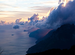 &ldquo;Preludio al tramonto&ldquo; (nuvole sulla Costiera verso Punta Campanella).