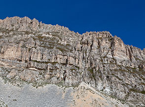Scorcio sulle bellissime guglie e pilastri di roccia che si assembrano sul Versante Sud dell&rsquo;Acquaviva.