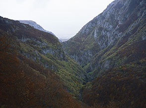 Pioviggina sulle Gole di Celano (salendo alla Bocchetta dei Popoli).
