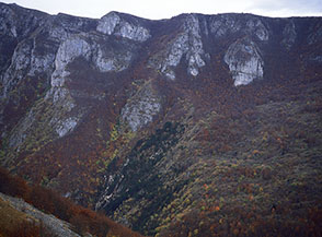Le Gole di Celano sotto la Serra dei Curti.