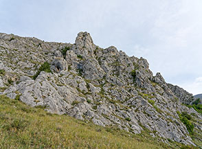 Le formazioni rocciose che s&rsquo;incontrano all&rsquo;inizio della salita in localit&agrave; Reniccia.
