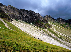 Il fianco orientale della Cresta Sud di Cima Vallelunga, sopra Fonte dell&rsquo;Acero.