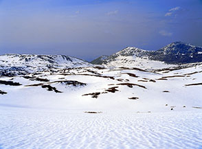 Vista a valle dai pendii sommitali di Valle della Paura.