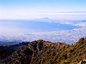 Il Golfo di Napoli visto da Punta del Nasone, cima del Monte Somma.