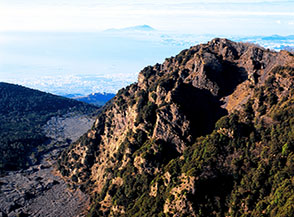 Da Punta del Nasone, vista sui Cognoli di Sant&rsquo;Anastasia ed il Golfo di Napoli.