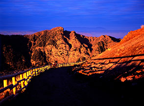 Sulla via del ritorno tramonto su Punta del Nasone.