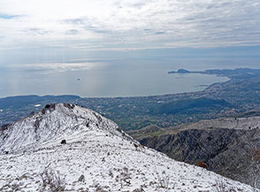 Vista sul Golo di Gaeta con il Monte Sorgenza in primo piano.
