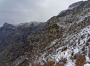 Scorcio del dirupato Versante Sud del Monte Sant&rsquo;Angelo.