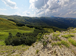 Dal Cingio Sermidiano panorama verso ovest, all&rsquo;orizzonte s&rsquo;intravede il Monte Cimone.