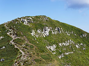 La cima di Corno alle Scale ripresa da sud presso Punta Giorgina.