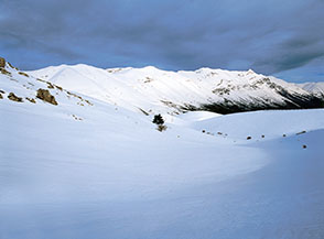 La dolce valletta che declina dalla Sella di Corone, subito sotto Monte Stabiata.