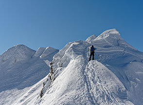 La dentellata Cresta del Cavallo verso il Monte Terminilletto.