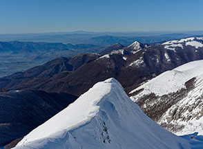 Sotto di noi la marcata Cresta dei Valloni che separa la Valle degli Angeli dalla Valle dell&rsquo;Inferno.
