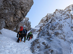 Come una glassa il ghiaccio ricopre le rocce nel Canale 1&deg; Maggio al Terminillo.