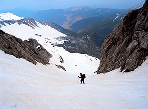 Dentro il ripido e marcato Canalone Nord del Terminillo.