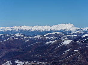 La catena dei Sibillini ripresa dalla cima del Monte Tilia.