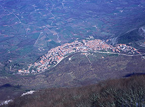 Il paese di Sicignano visto da Monte Tirone.