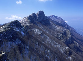La cresta che porta su Monte Urto (al centro).